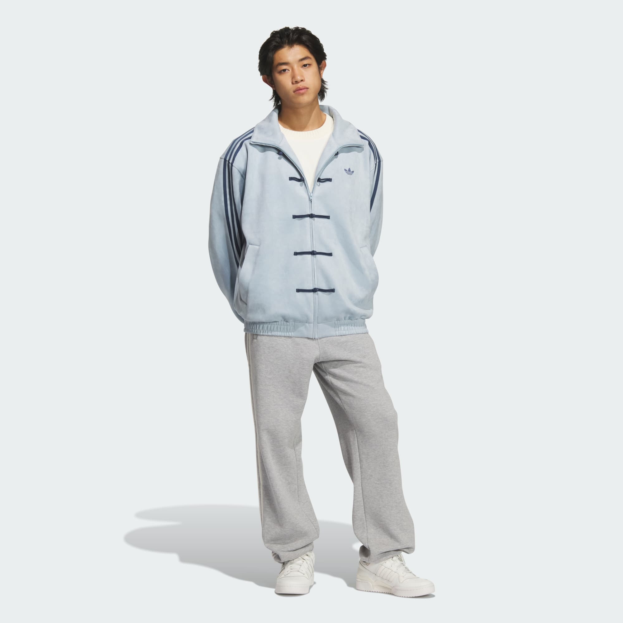 تفاصيل أديداس